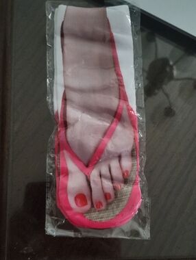 Pink Flip-Flop Footprint No-Show Socks